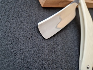 UŚMIECHNIĘTA JAPONKA