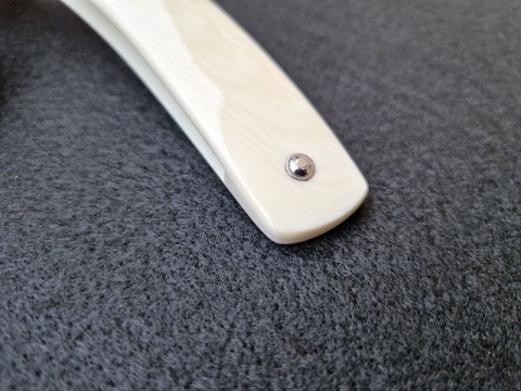 UŚMIECHNIĘTA JAPONKA