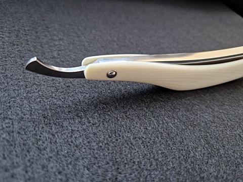 UŚMIECHNIĘTA JAPONKA