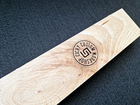 UŚMIECHNIĘTA JAPONKA